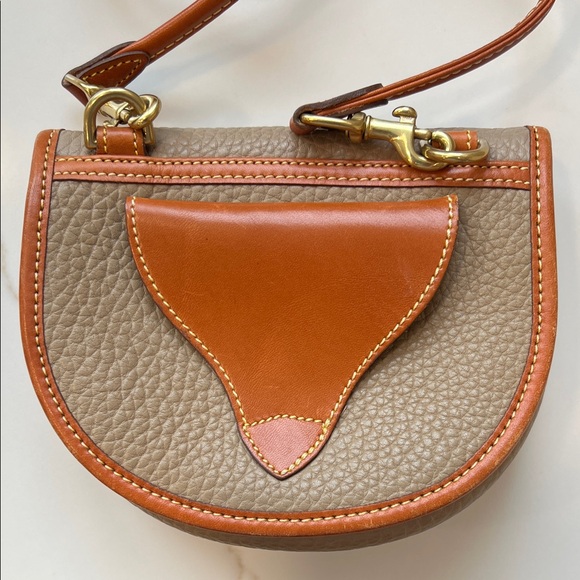 Dooney & Bourke Tan Leather Crossbody Calvary bag Brass Hardware Vintage - Picture 7 of 9